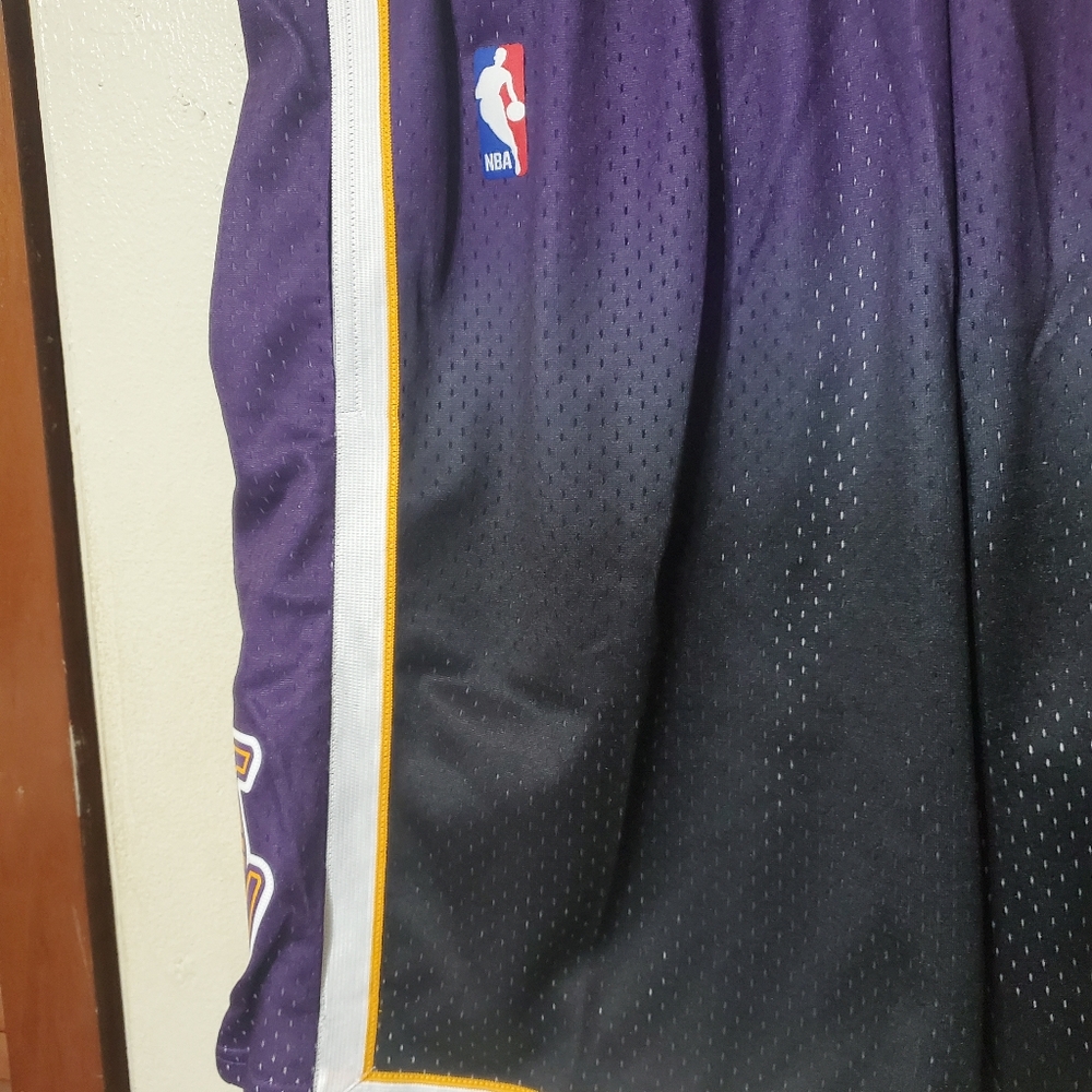 Mitchell & Ness LA Lakers Basketball Shorts - Picture 5 of 16